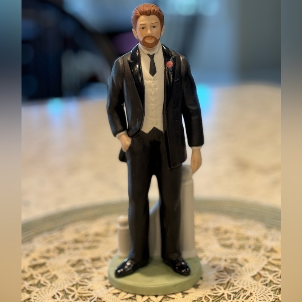 VINTAGE 1980’s~PORCELAIN~HOME INTERIORS~COLLECTIBLE~JON ROBERT~GROOM IN TUX~BR